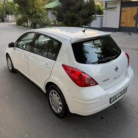 Nissan Tiida 2011