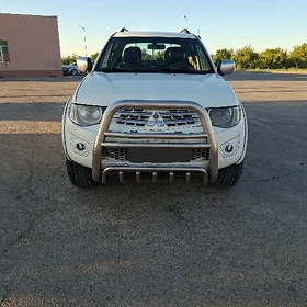 Mitsubishi L200 2012