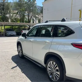 Toyota Highlander 2020
