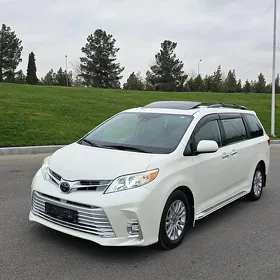 Toyota Sienna 2020