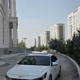 Hyundai Elantra 2022