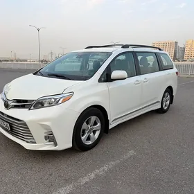 Toyota Sienna 2020