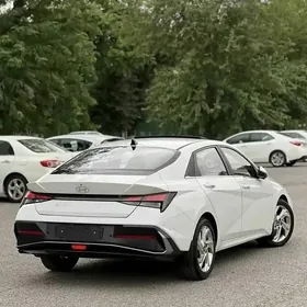 Hyundai Elantra 2025