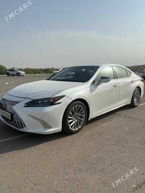 Lexus ES 300h 2021
