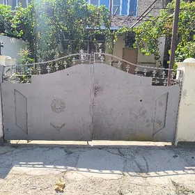 Derweze, ворота