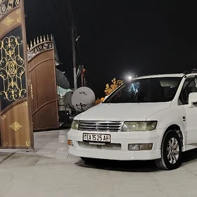 Mitsubishi Chariot 1999