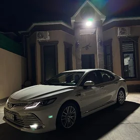 Toyota Camry 2021