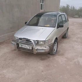 Mitsubishi Chariot 1995