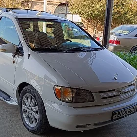 Toyota Sienna 1999