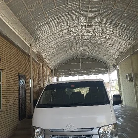 Toyota Hiace 2021
