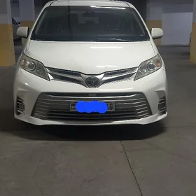 Toyota Sienna 2018