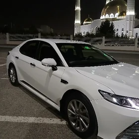 Toyota Camry 2021