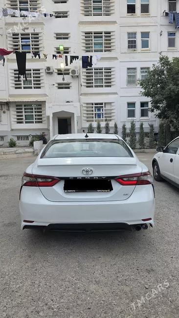 Toyota Camry 2021