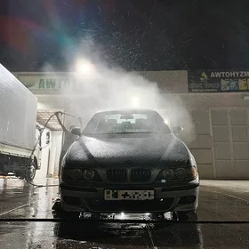 BMW E39 2000