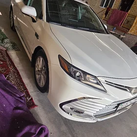 Toyota Camry 2021