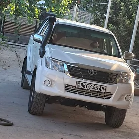 Toyota Hilux 2015