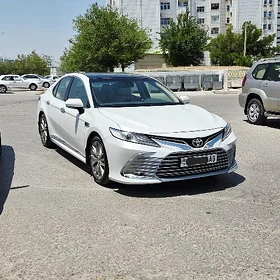 Toyota Camry 2021