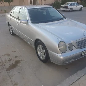 Mercedes-Benz E320 2001