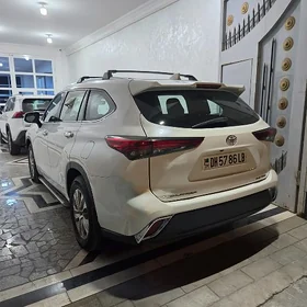 Toyota Highlander 2021
