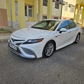 Toyota Camry 2021