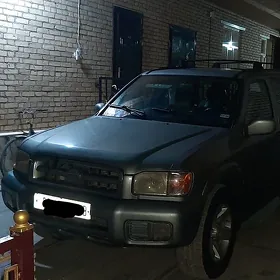 Nissan Pathfinder 2000