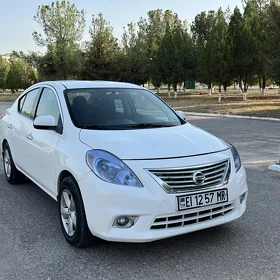 Nissan Versa 2012