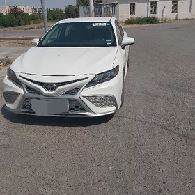 Toyota Camry 2021