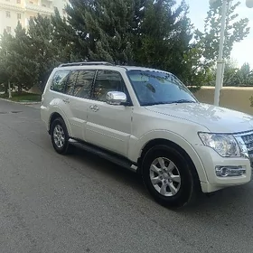 Mitsubishi Pajero 2021