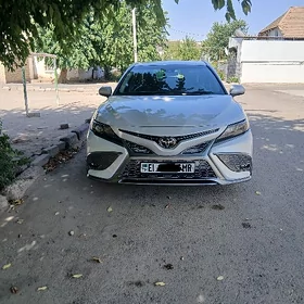 Toyota Camry 2021