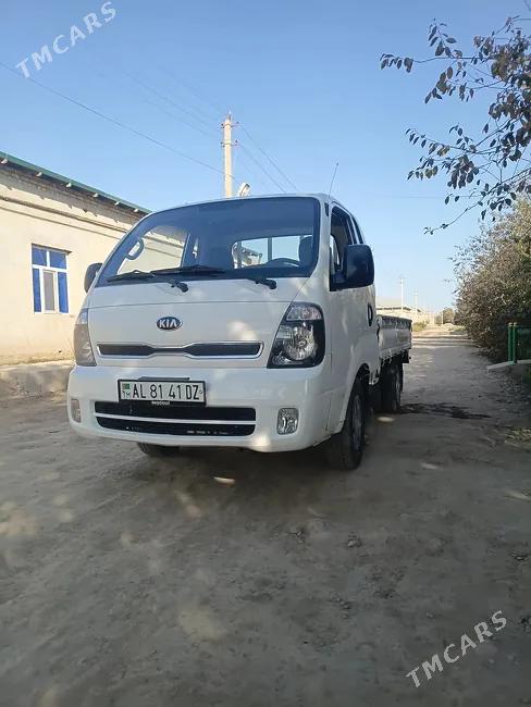 Kia Bongo 2013