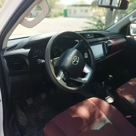 Toyota Hilux 2021
