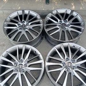 Camry xse r19 orginal