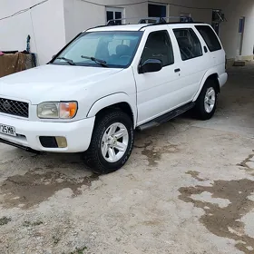 Nissan Pathfinder 2000