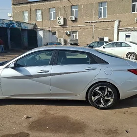 Hyundai Elantra 2022