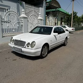 Mercedes-Benz E320 1996