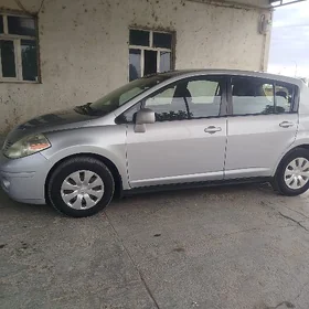 Nissan Versa 2011