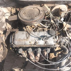 Mazda 323.motor