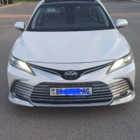 Toyota Camry 2019