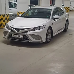 Toyota Camry 2021