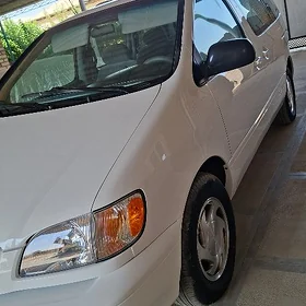 Toyota Sienna 2000