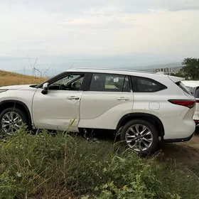 Toyota Highlander 2021