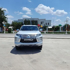 Mitsubishi Pajero 2020
