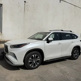 Toyota Highlander 2021