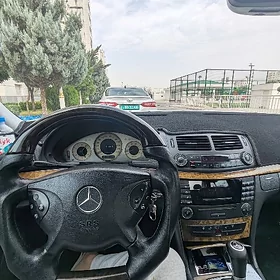 Mercedes-Benz E350 2005