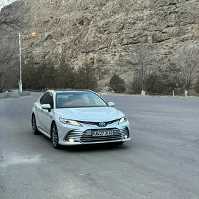 Toyota Camry 2021