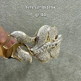 Yerevan bizelik gyzyl