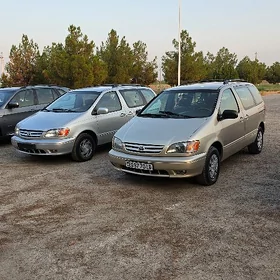 Toyota Sienna 2003