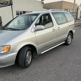 Toyota Sienna 2001