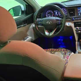 Hyundai Elantra 2020