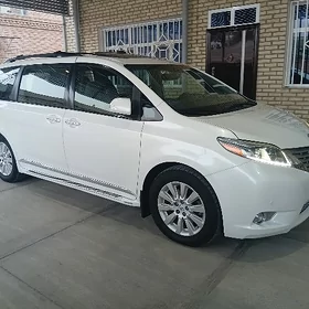 Toyota Sienna 2016